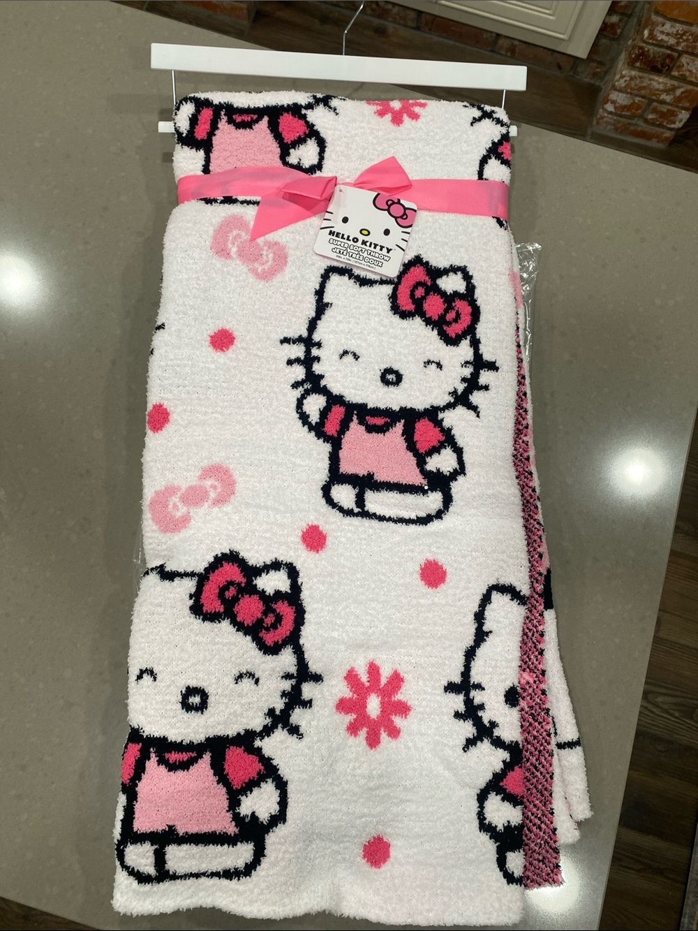 NEW hello kitty feather yarn throw blanket 50x70